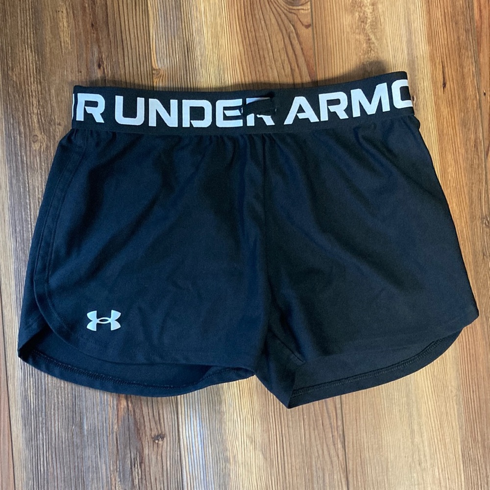 Under armour girls youth medium shorts